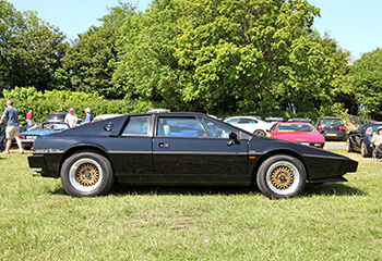 Castle_Combe_Circuit_Lotus_Esprit_S3_Black