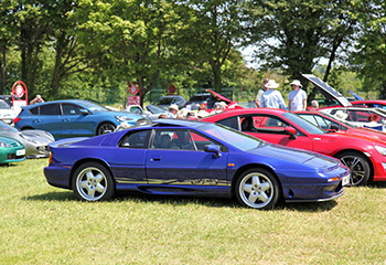 Castle_Combe_Circuit_Lotus_Esprit_S4_Blue