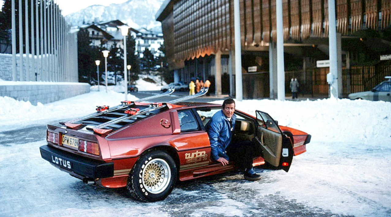 James_Bond_Lotus_Espirit_Turbo_1980_larg