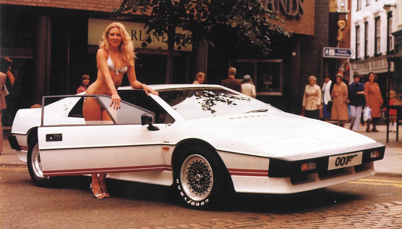 [Immagine: James_Bond_Lotus_Esprit_Turbo.jpg]