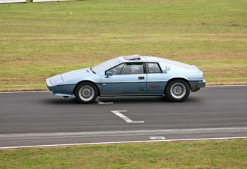 Lotus_Esprit_NA_1987_Blue_Track