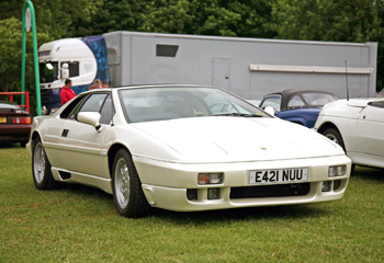 Lotus_Esprit_Turbo_1988_White_SE_splitter