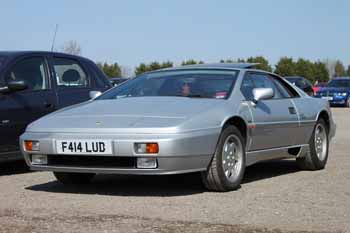 Lotus_Esprit_Turbo_1989_Silver