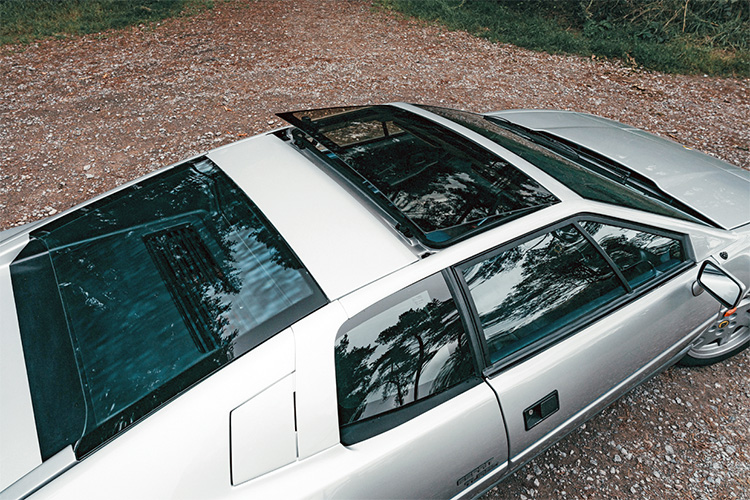 Lotus_Esprit_Turbo_Top_View