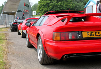 Lotus_Esprit_V8_Red_1998_Castle_Combe