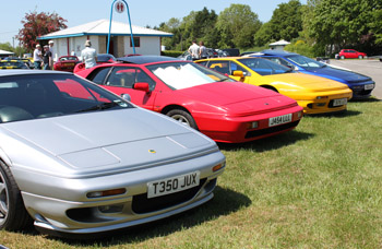 Lotus_Esprits_Castle_Combe_2012