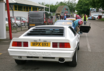 Lotus_Turbo_Esprit_White_1986