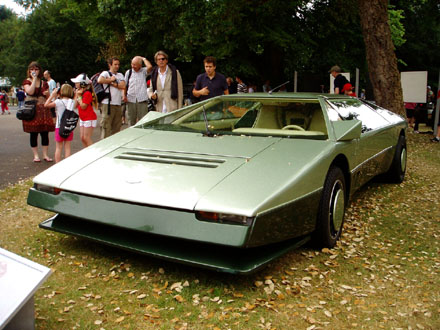 Aston_Martin_Bulldog_Goodwood