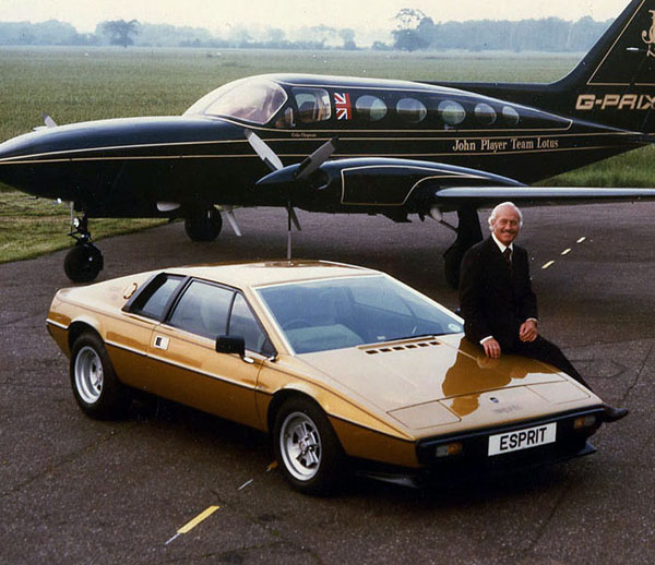 Colin_Chapman_Lotus_Esprit_S2_Thum