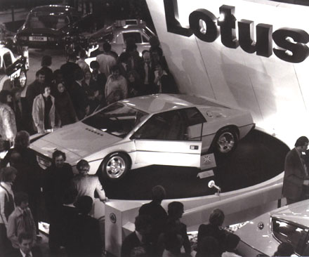 [Pilt: Lotus_Esprit_1975.jpg]