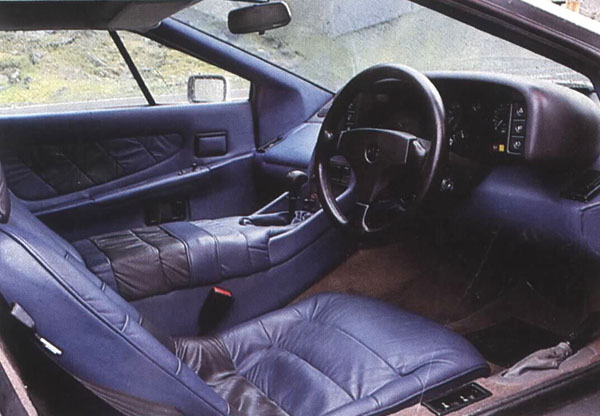 Lotus_Esprit_Interior_Blue_Leather