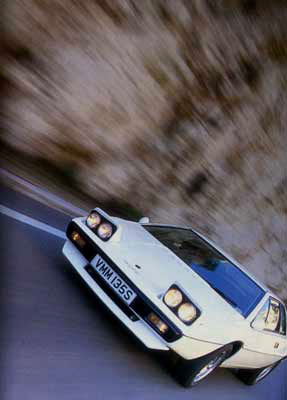 Lotus_Esprit_S1_White_Front_View