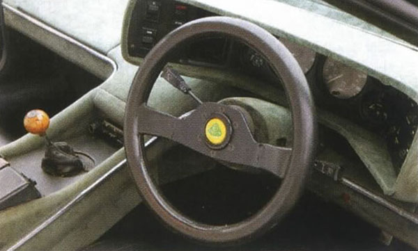 Lotus_Esprit_S2_Dashboard