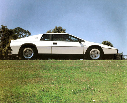 Lotus_Esprit_S2_White_Side