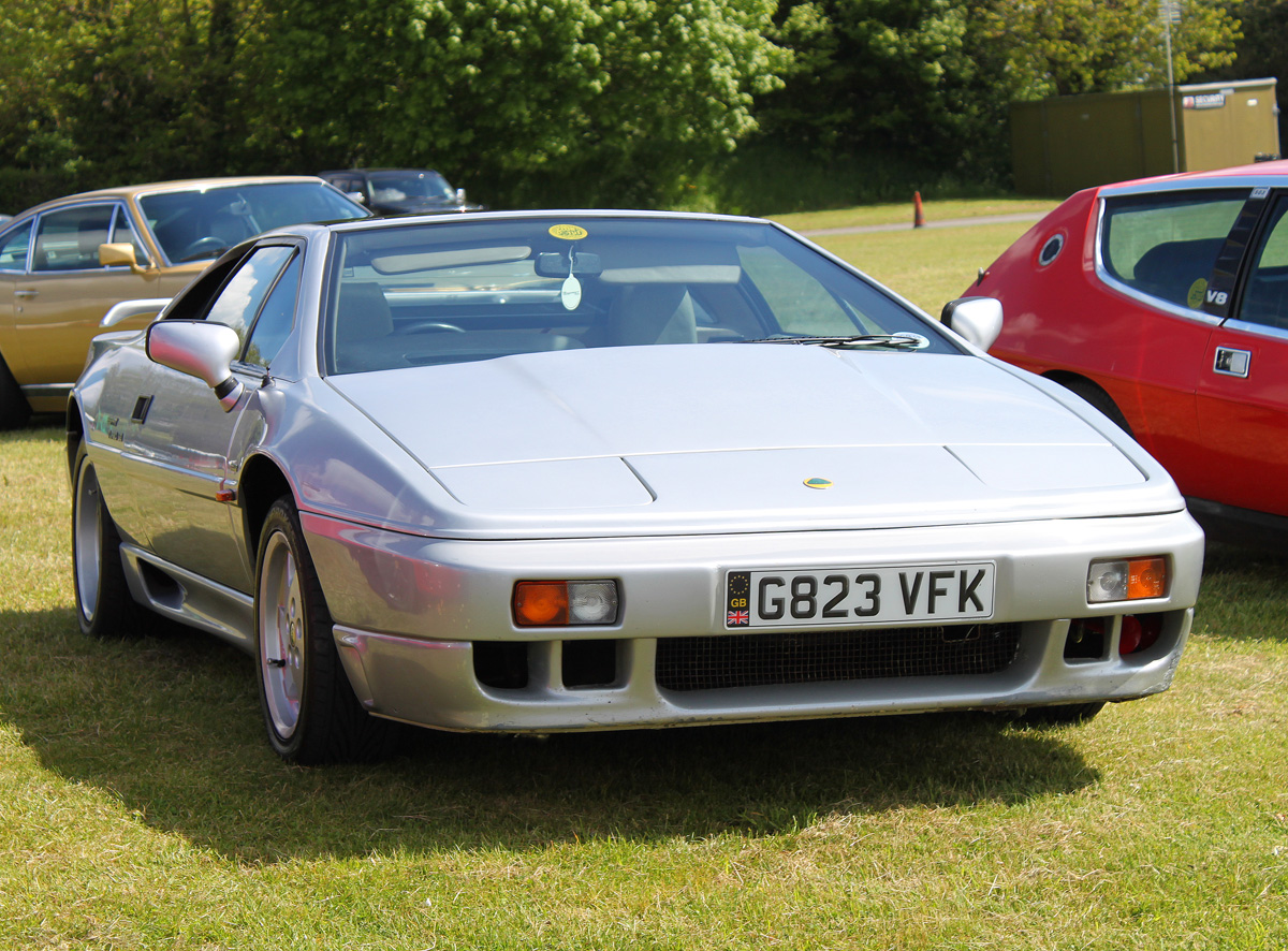 Lotus спорткар 1990