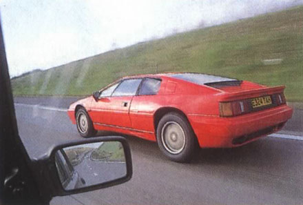 Lotus_Esprit_Turbo_1988_Driving