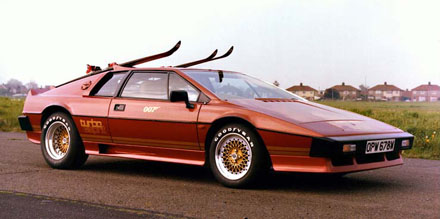 Lotus_Turbo_Esprit_James_Bond_007