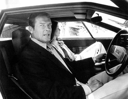 Roger_Moore_Barbara_Bach_Lotus